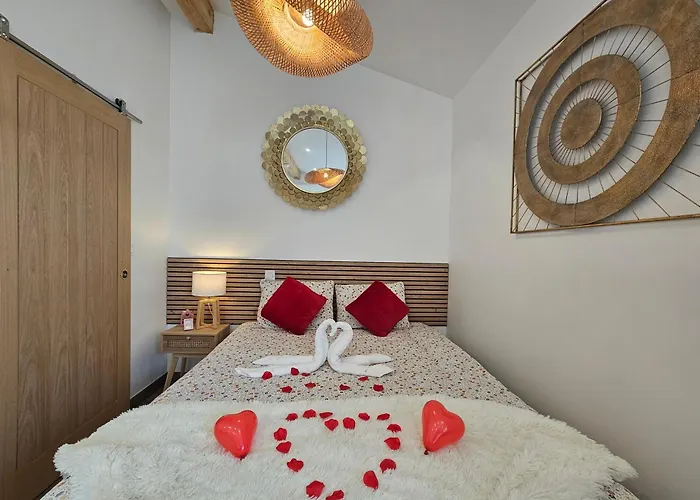 Amour - Gite Luxe 4 Etoiles -Douce Harmonie Massages & Spa 5 Places -Cocon Discret Insolite Sans Vis A Vis En Toute Serenite - 5 Min Carcassonne